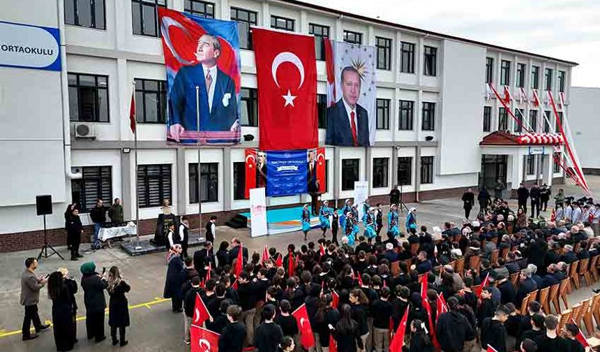İsmetpaşa Ortaokul törenle hizmete girdi