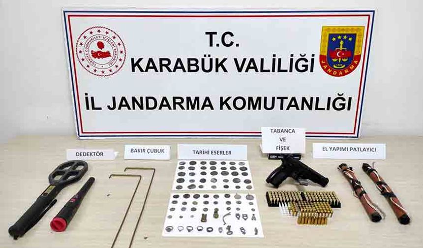 Antik Mısır dönemine ait heykel ele geçirildi