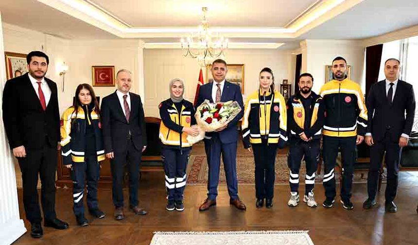 Acil sağlık çalışanlarından Vali Aslan’a ziyaret