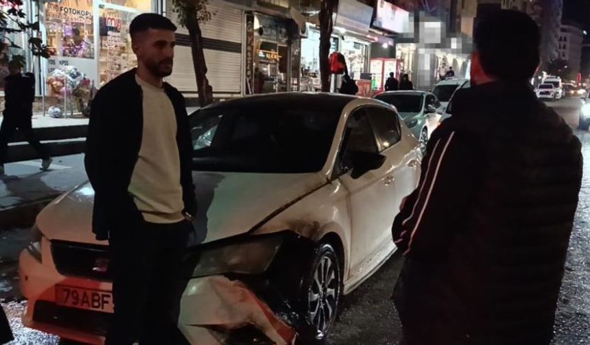 Batman’da seyir halindeki otomobil alev aldı