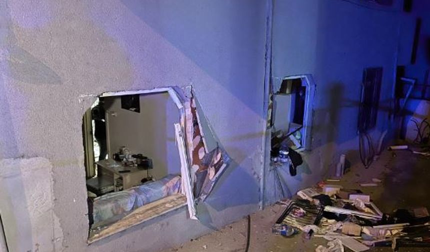 Binadaki patlamada yaşlı çift yaralandı