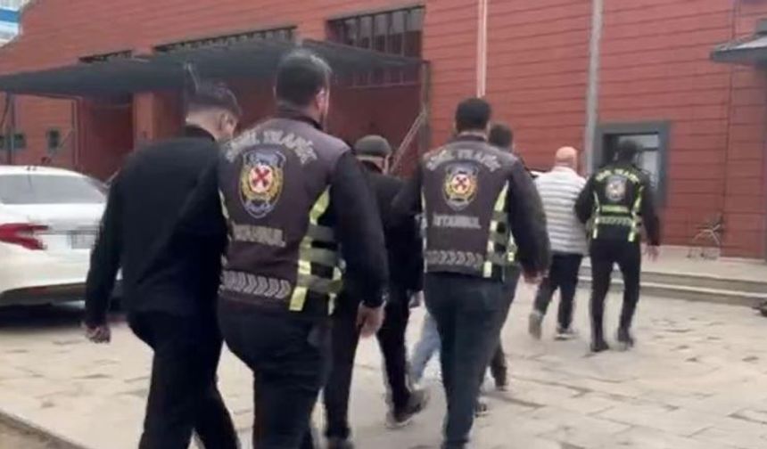 Düğün konvoyunda trafiği tehlikeye attılar