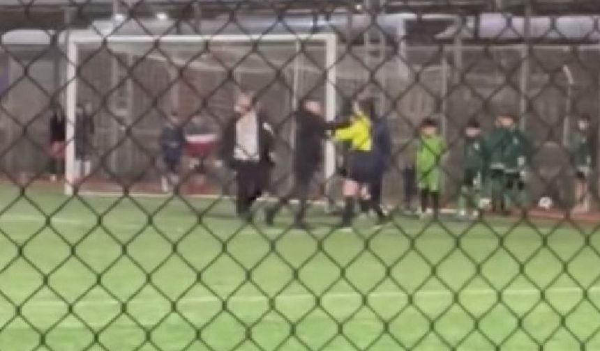 Çocukların maçında kadın hakeme şiddet