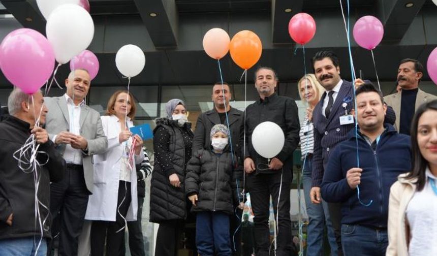 Kanseri yenen Melih Tuğra için gökyüzüne balonlar bırakıldı