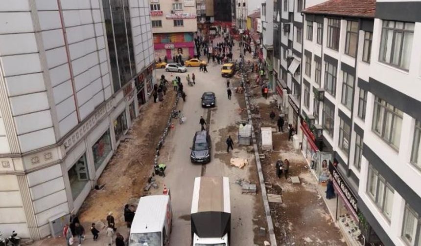 Karabük’ün En İşlek Caddelerinde Kaldırımlar Yenileniyor