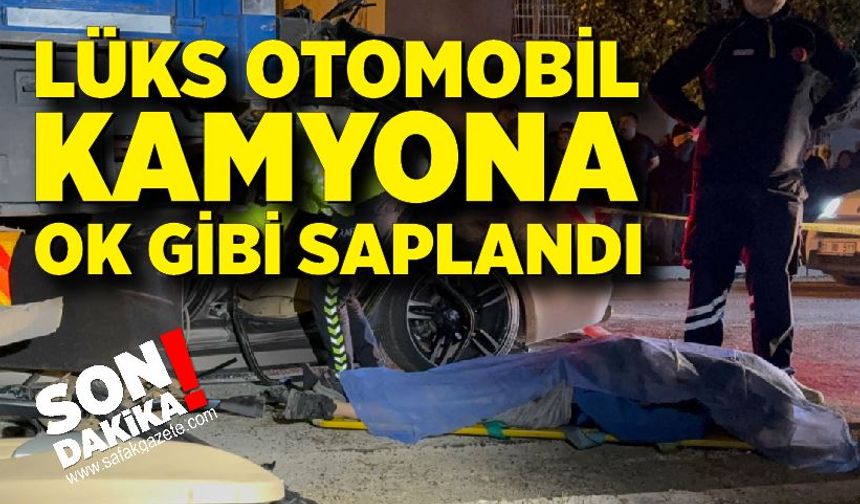 Lüks otomobil kamyona ok gibi saplandı: 1 ölü, 2 yaralı