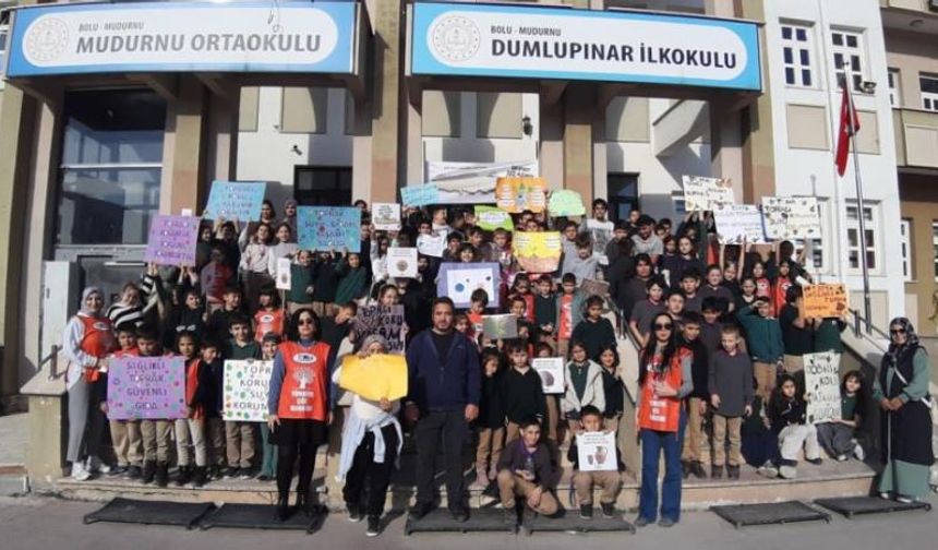 Mudurnu’da öğrenciler erozyon farkındalığı için yürüdü