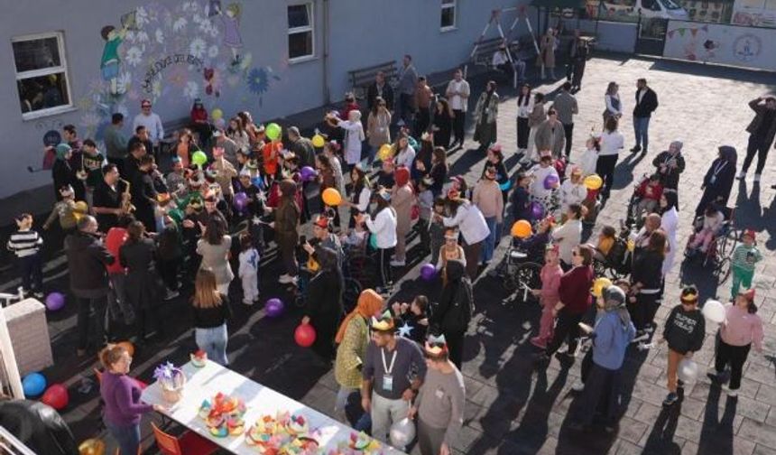 Okul bahçesi şenlik alanına döndü