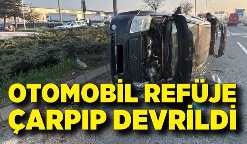 Otomobil Refüje Çarpıp Devrildi: 1 Yaralı