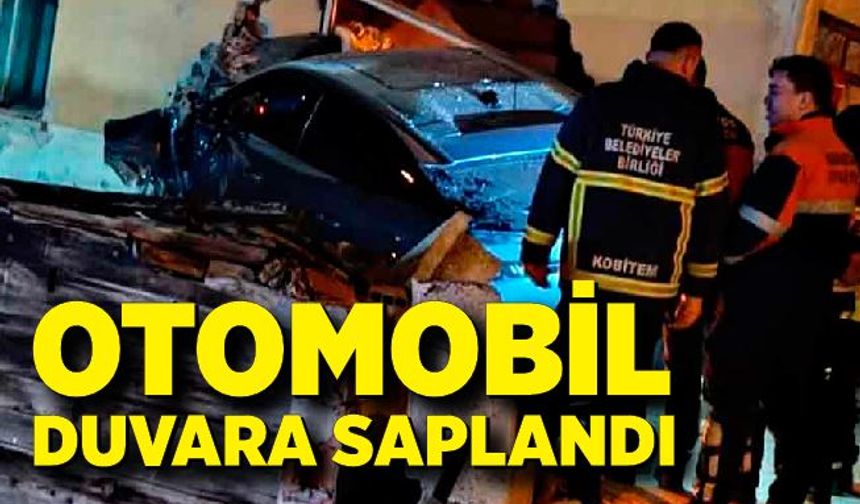 Bina duvarına çarpan otomobilin sürücüsü yaralandı