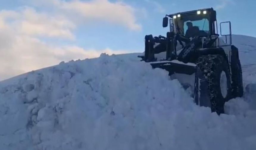 Böyle kar görülmedi: Kalınlık dozeri aşıyor