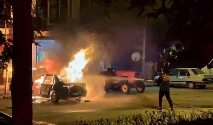 Bir anda dumanlar yükseldi, araç küle döndü