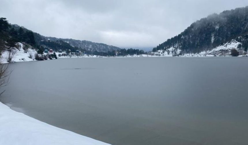 Göynük’te Göl Dondu, Manzara Büyüledi