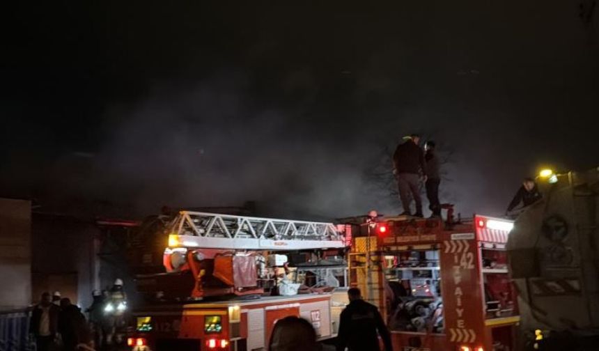 Düzce’de Korkutan Fabrika Yangını! Alevler 2,5 Saatte Söndü