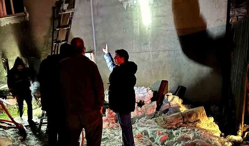 Elektrik sobadan çıkan yangın evi kullanılamaz hale getirdi