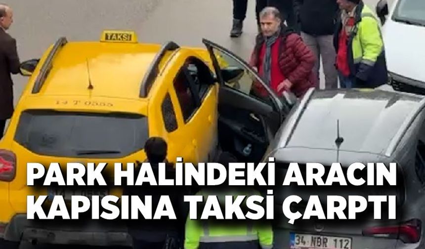Park halindeki aracın kapısına taksi çarptı
