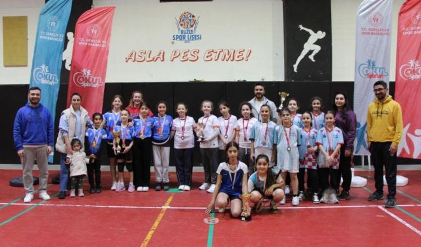 Düzce’de Okul Sporları Badminton Şampiyonları Belli Oldu