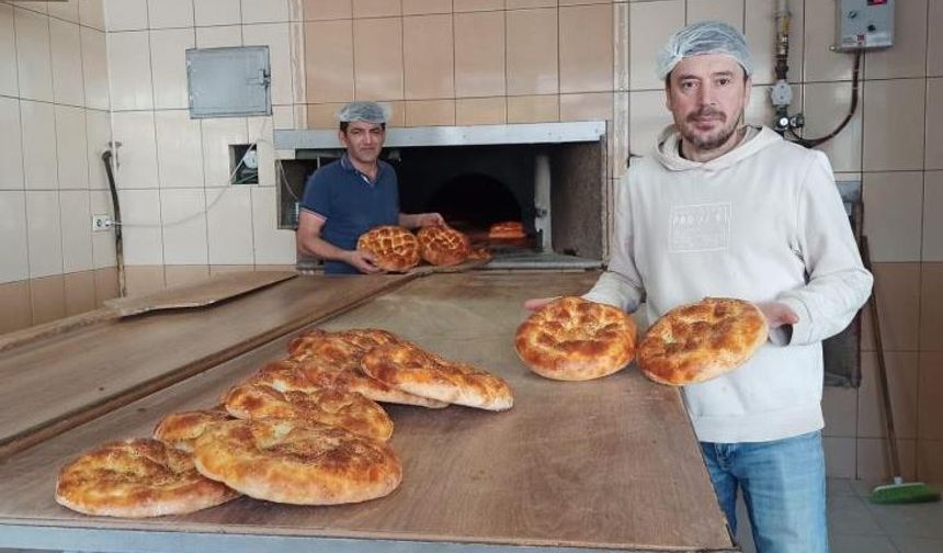 Devrek’te Ramazan pidesi vatandaşların tüketimine sunulmaya başlandı