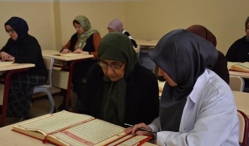 Hece hece başladı, 70'inden sonra Kur'an-ı Kerim'i öğrendi