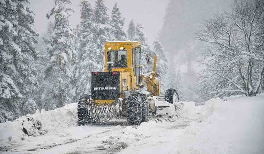 İl Özel İdare ekipleri 24 saat karla mücadele ediyor