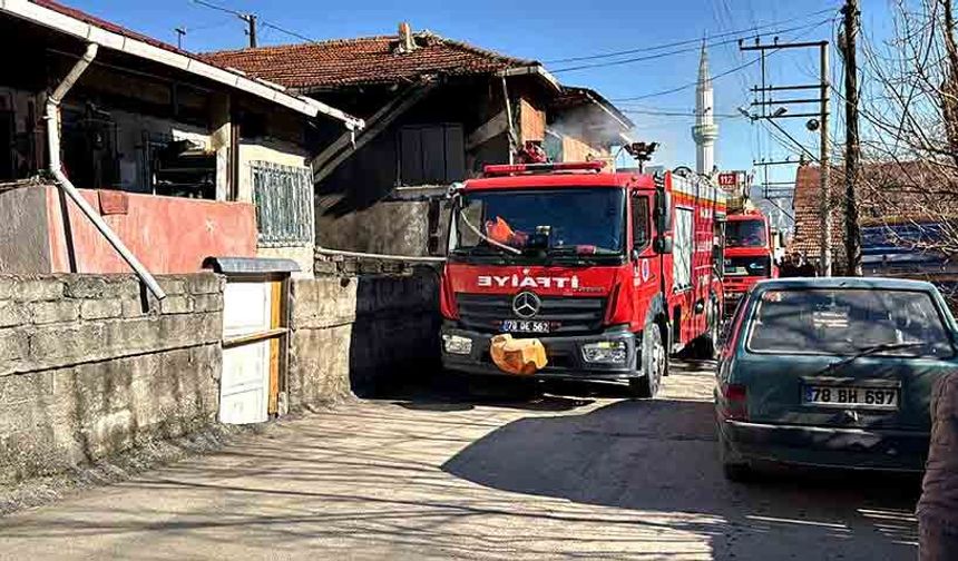 Karabük’te tek katlı evde yangın paniği