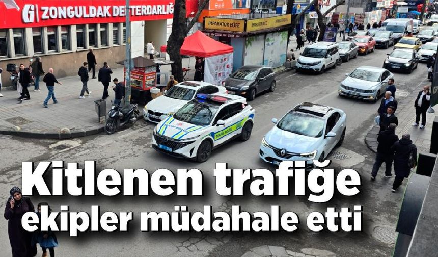 Kent Merkezinde trafik kitlendi, ekipler müdahale etti