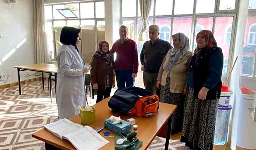 Mobil sağlık ekipleri köyleri gezdi, vatandaşları bilgilendirdi