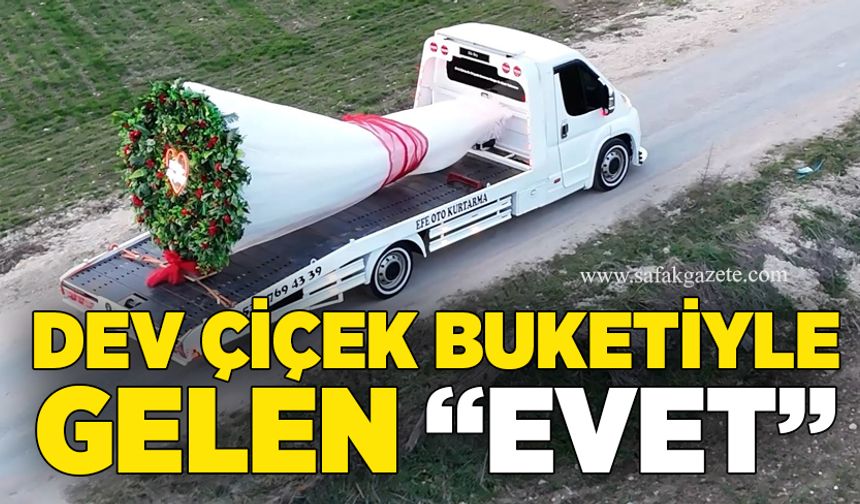 Oto kurtarıcıdan dev çiçek buketiyle gelen “Evet”
