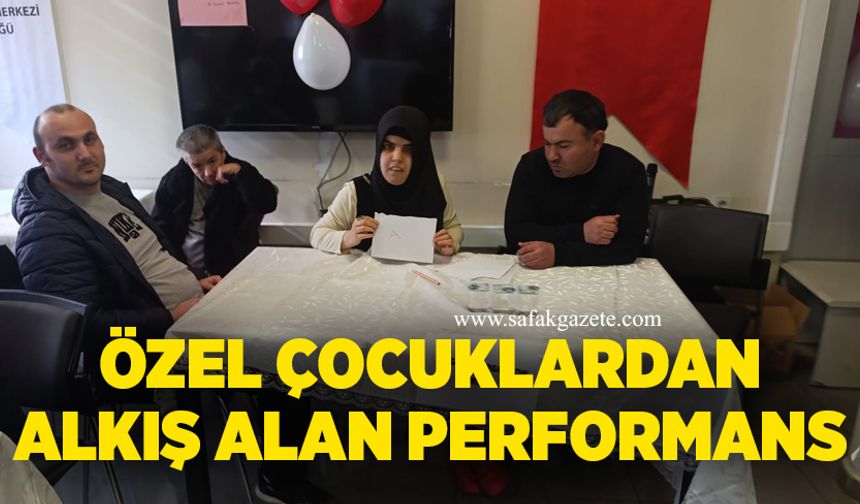 Özel çocuklardan bilgi yarışmasında alkış alan performans