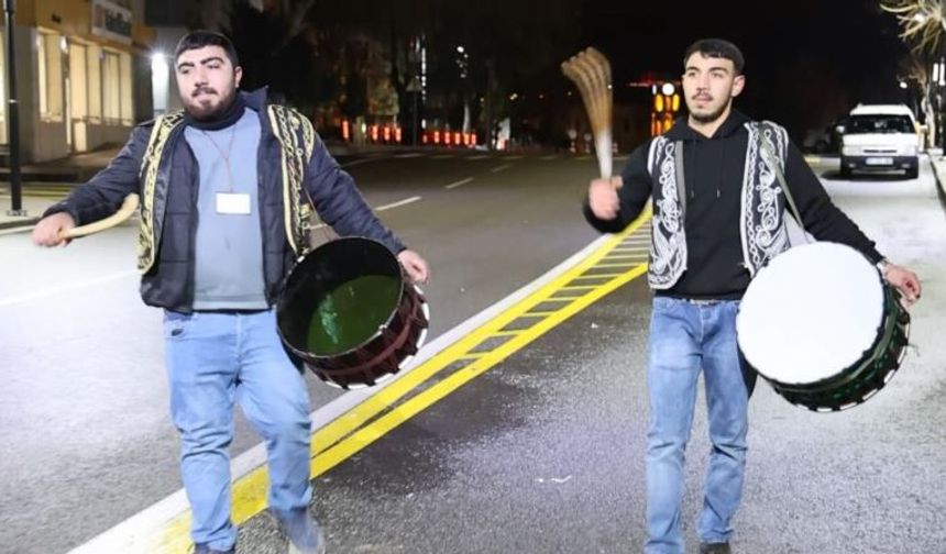 Aksaray’da Davulcular Sahura Kar Altında Başladı