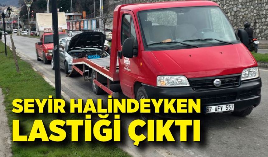 Sahil Yolunda Kaza: Lastiği çıkan otomobil yolda kaldı