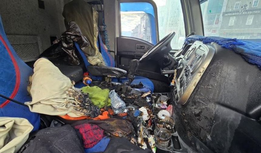 Su Yüklü Tırda Yangın Sürücü Tarafından Söndürüldü