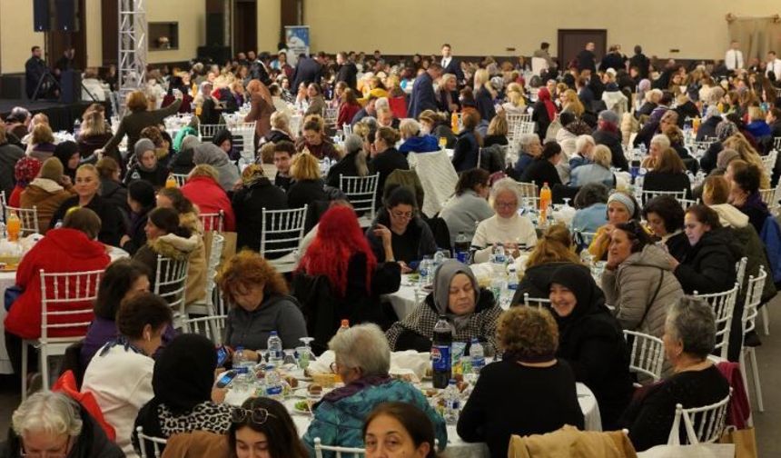 Yüzlerce kadın 41 yıldır orada iftar yapıyor