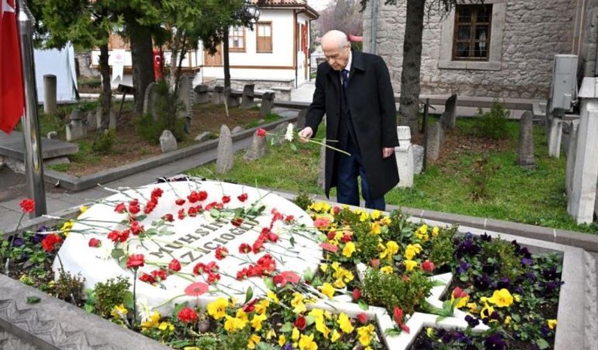 Bahçeli'den merhum Muhsin Yazıcıoğlu'nun kabrine ziyaret