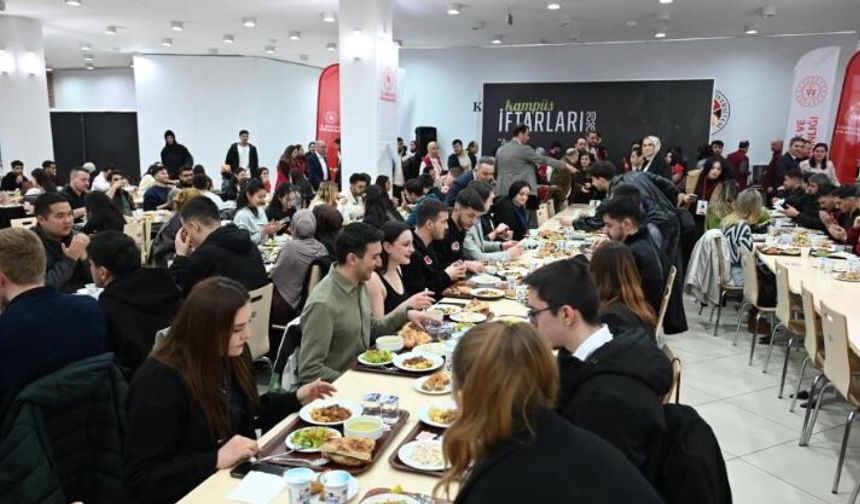 Kastamonu Üniversitesi’nde gençler iftar sofrasında buluştu