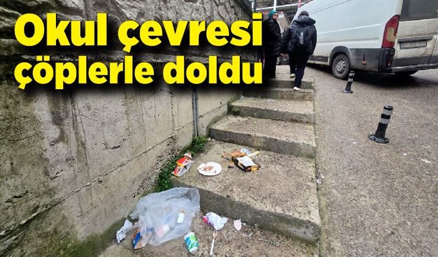 Zonguldak’ta okul çevresine atılan çöpler tepkilere yol açtı