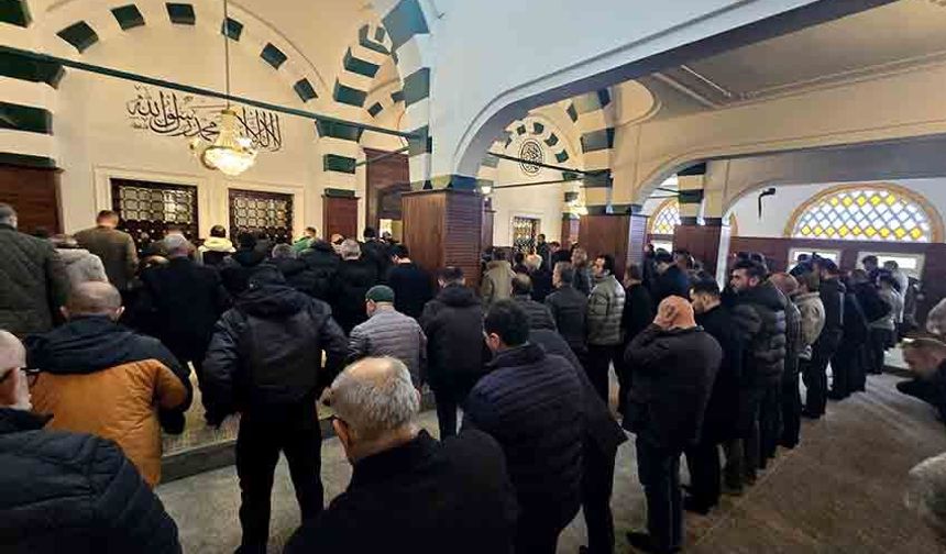 Zonguldak’ta Ramazan’ın son cumasında camiler doldu