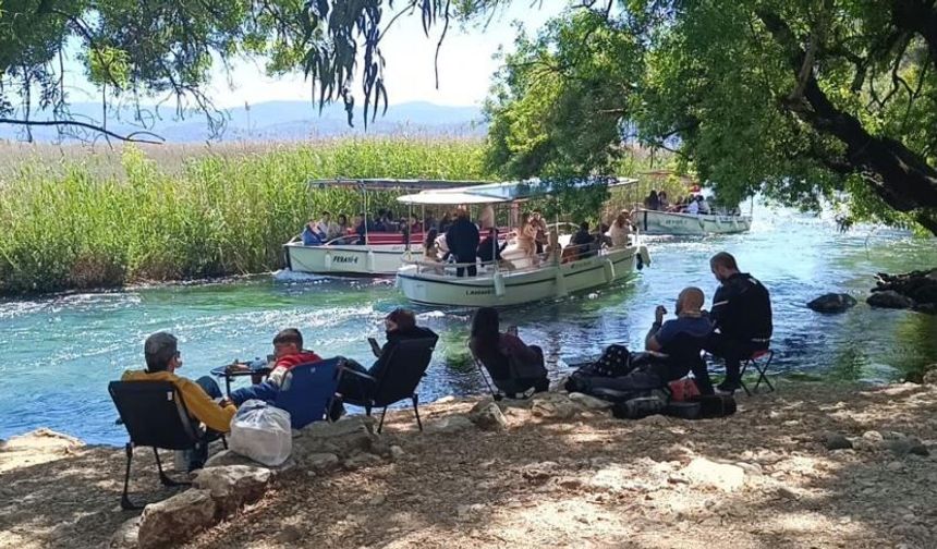 Azmak Nehri’nde tekne yoğunluğu arttı