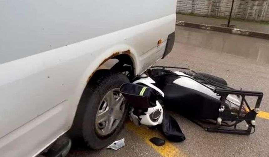 Bolu'da minibüs ile motosiklet çarpıştı: 1 yaralı