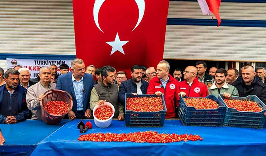 Kuzey yarımkürenin ilk kirazı rekor fiyatla satıldı