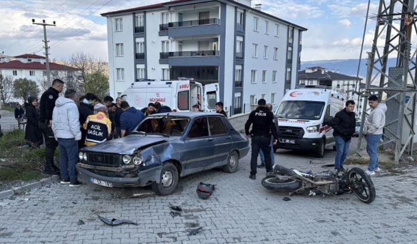 Kastamonu’da otomobil ile motosiklet çarpıştı: 3 yaralı