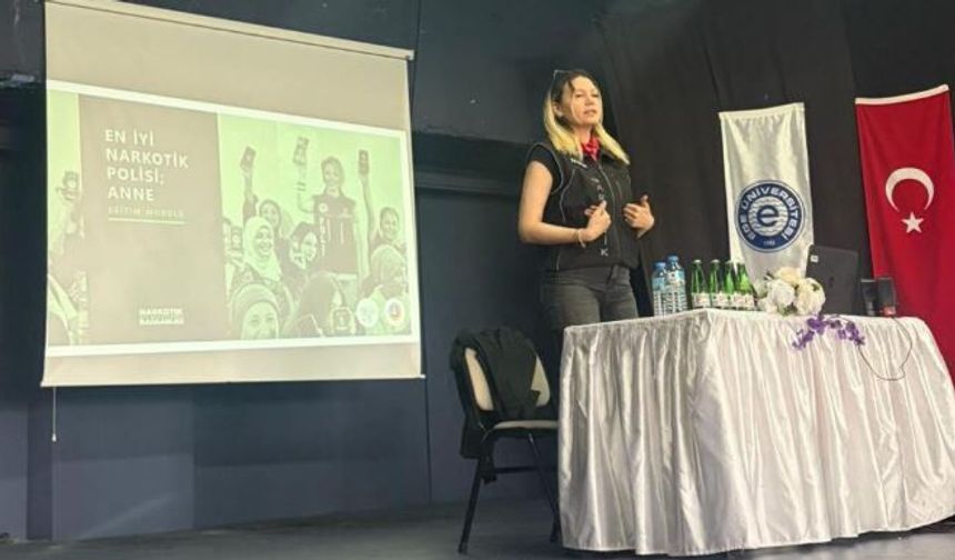 Üniversitede KADES ve narkotik farkındalık eğitimi