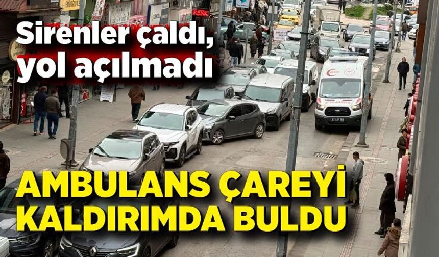 Gazipaşa’da trafik çilesi: Ambulans kaldırımdan ilerledi!