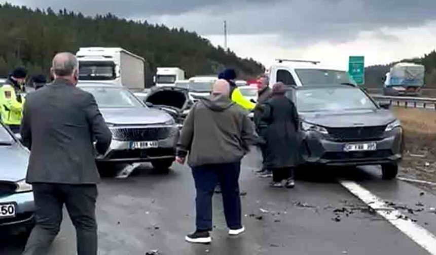 TEM Otoyolu’nda 10 araçlı zincirleme kaza: 6 yaralı