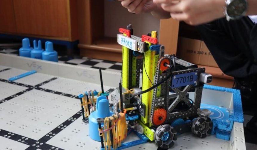 Yalovalı öğrenciler kısıtlı imkanlarla dünya devlerine meydan okuyor