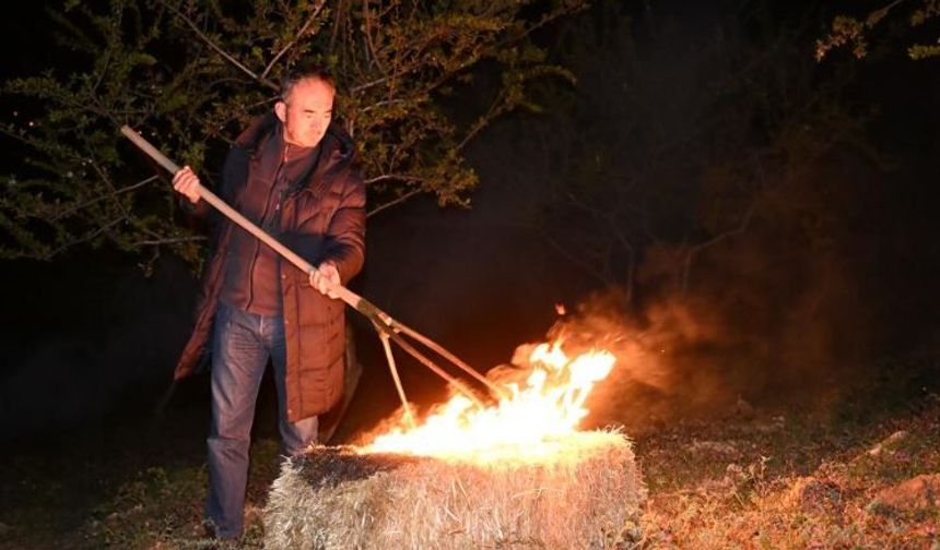 Badem bahçelerinde üreticiler don olayına karşı gece mesaisinde