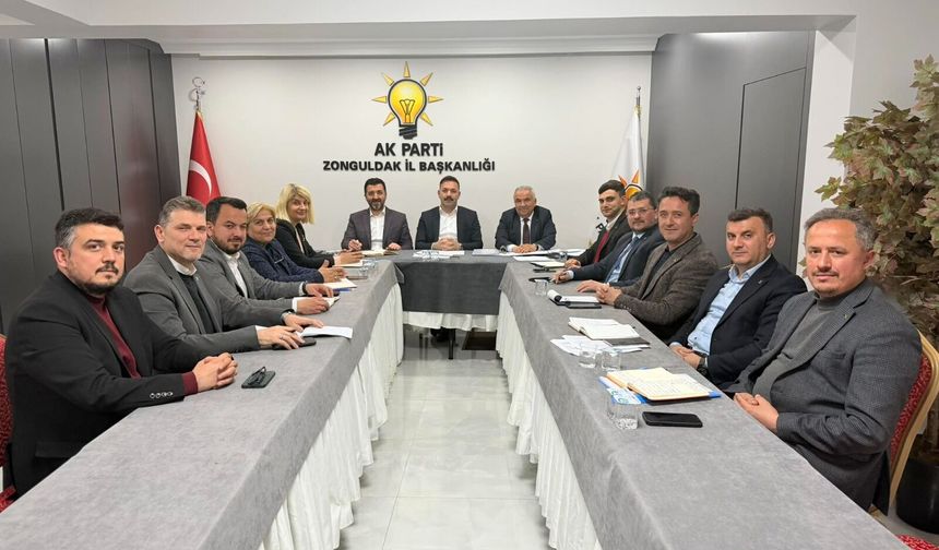 AK Parti’de değerlendirme toplantısı yapıldı