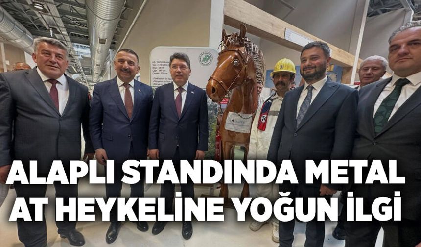 Alaplı standında metal at heykeline yoğun ilgi