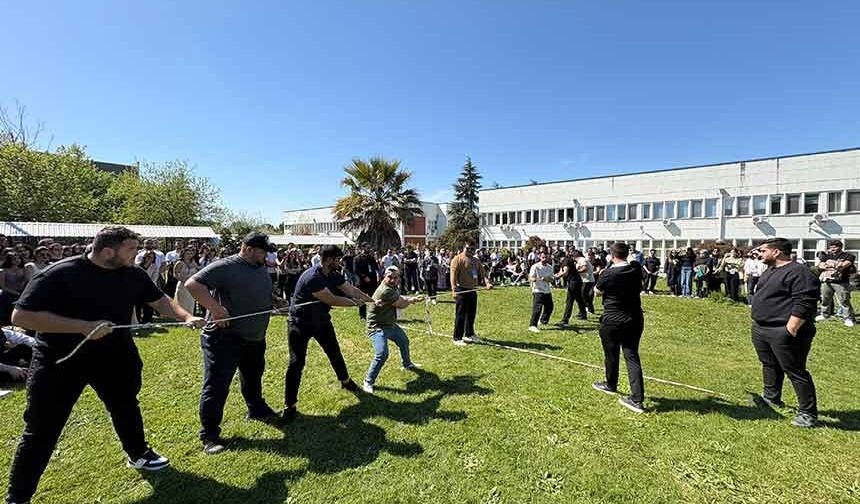 BUÜ’de Tomurcuk Şenliği coşkusu
