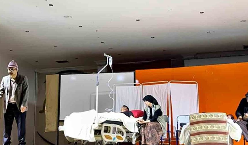 ‘Kırık Işıklar’ oyunu izleyiciden tam not aldı